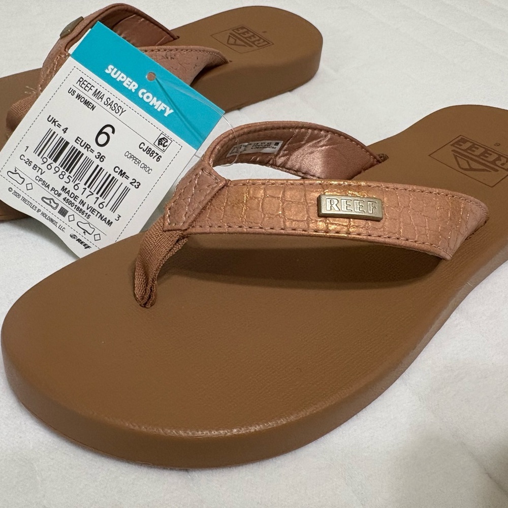 Reef Women’s Pink-Tan Textured Strap Flip Flops